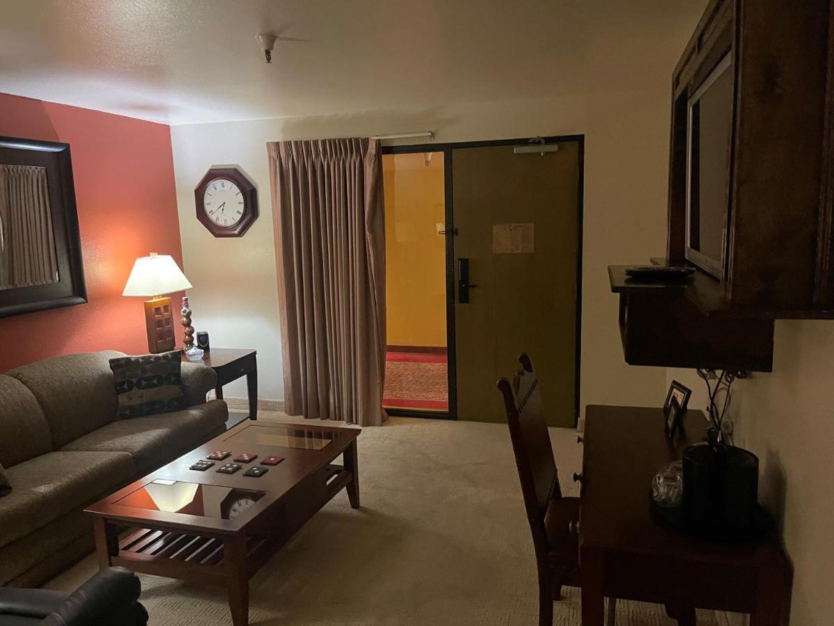 Ramada By Wyndham Viscount Suites Tucson East Экстерьер фото
