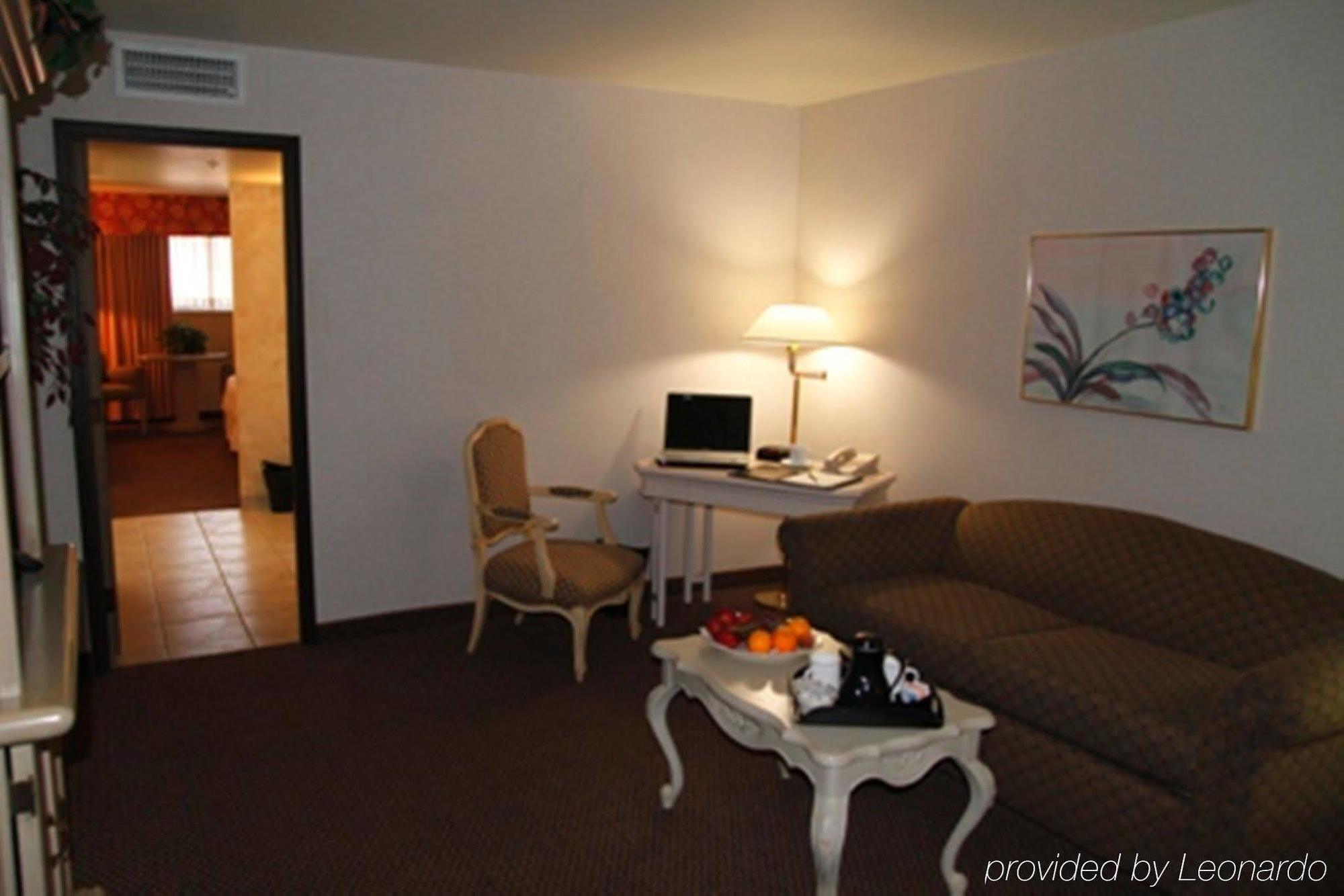Ramada By Wyndham Viscount Suites Tucson East Экстерьер фото